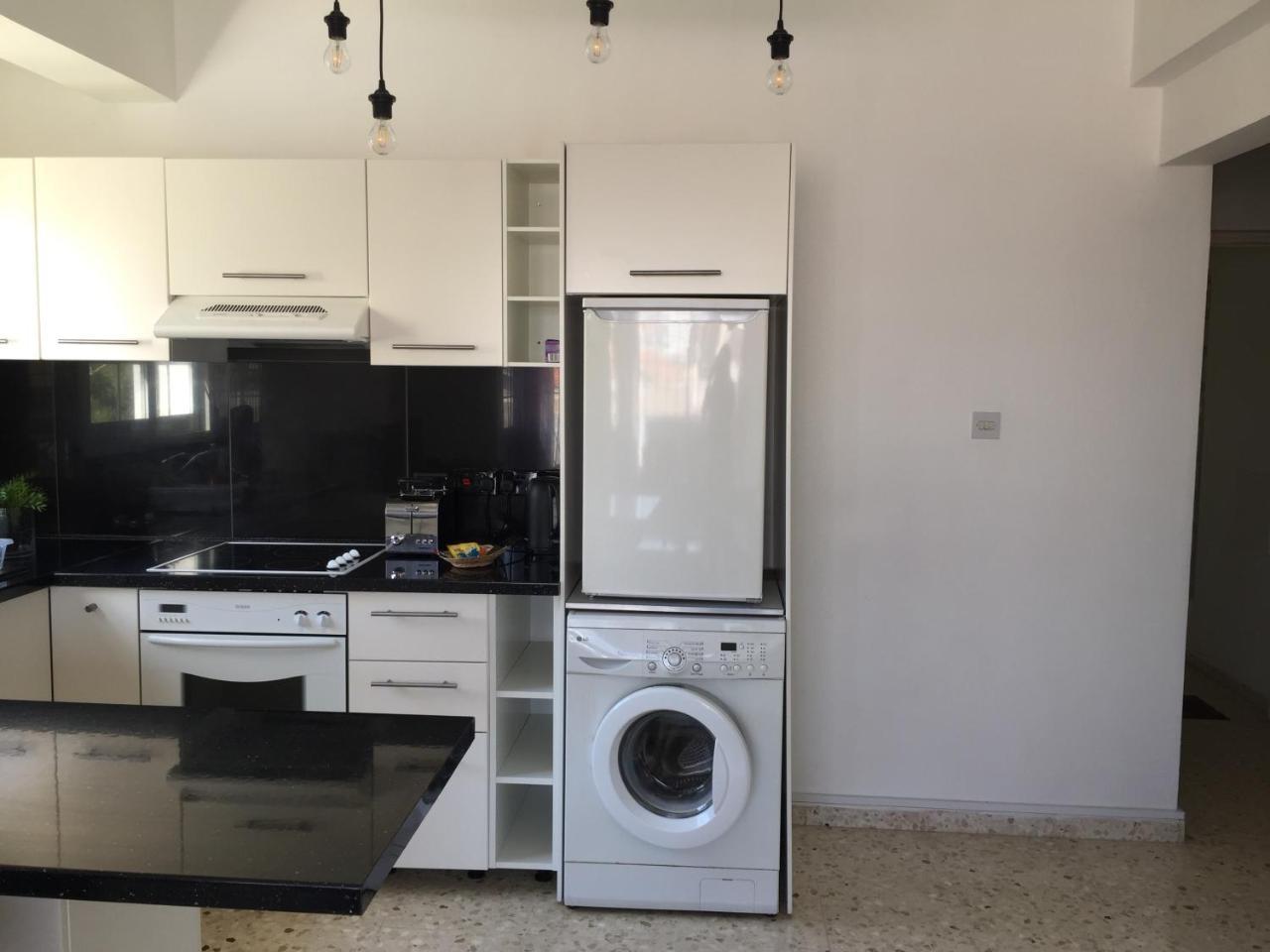 Vangelios Apartments Paphos Exteriör bild